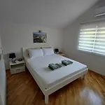 Apartman Tamara With Garden And River View - Free Private Parking & Garage *