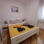 Tamara With Garden And River View - Free Private Parking & Garage Apartman Mostar