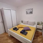 Apartman Tamara With Garden And River View - Free Private Parking & Garage *