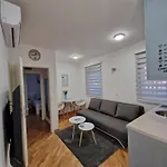 Apartman Tamara With Garden And River View - Free Private Parking & Garage *