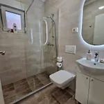 Tamara With Garden And River View - Free Private Parking & Garage