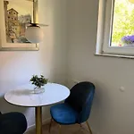 Tamara With Garden And River View - Free Private Parking & Garage Apartamento
