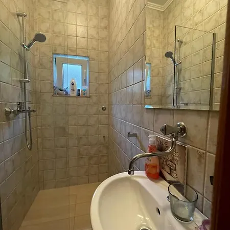 Tamara With Garden And River View - Free Private Parking & Garage