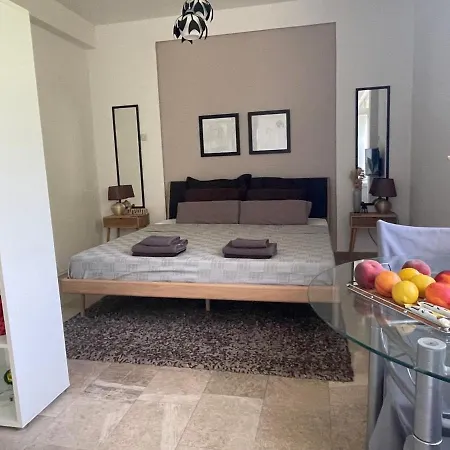 아파트 Tamara With Garden And River View - Free Private Parking & Garage