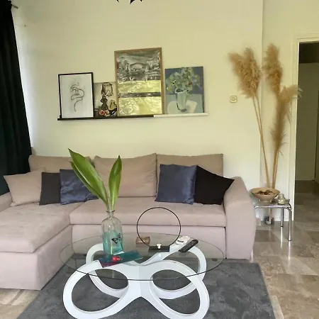 Tamara With Garden And River View - Free Private Parking & Garage 아파트 *