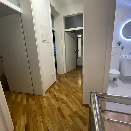 Tamara With Garden And River View - Free Private Parking & Garage