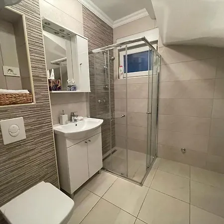 Tamara With Garden And River View - Free Private Parking & Garage 모스타르