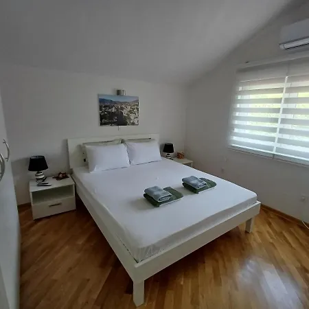 Διαμέρισμα Tamara With Garden And River View - Free Private Parking & Garage *