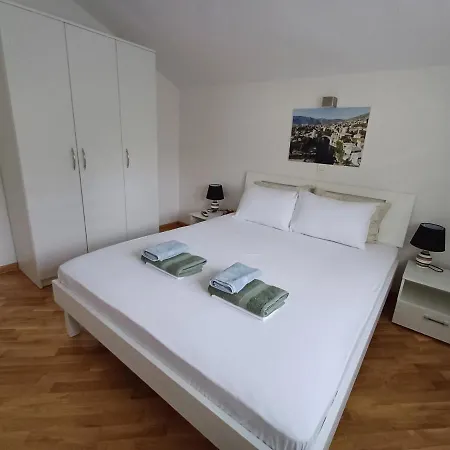 Tamara With Garden And River View - Free Private Parking Bicycle & Motorcycle Garage Apartamento Mostar