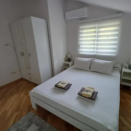 Tamara With Garden And River View - Free Private Parking & Garage *