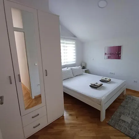 아파트 Tamara With Garden And River View - Free Private Parking & Garage 모스타르