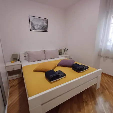 Tamara With Garden And River View - Free Private Parking Bicycle & Motorcycle Garage Apartamento Mostar