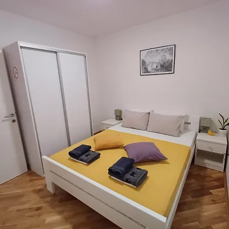 아파트 Tamara With Garden And River View - Free Private Parking & Garage *