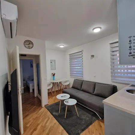 Apartment Tamara With Garden And River View - Free Private Parking & Garage *