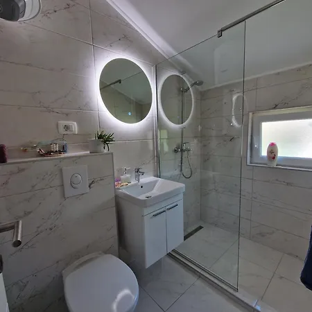 Tamara With Garden And River View - Free Private Parking & Garage