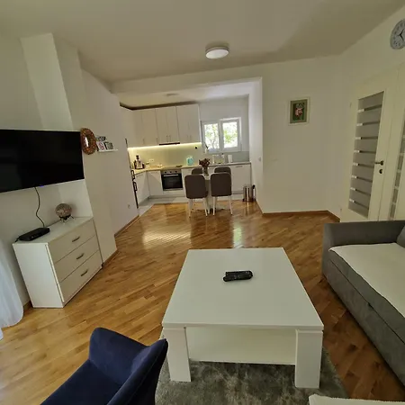 Διαμέρισμα Tamara With Garden And River View - Free Private Parking & Garage