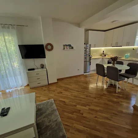 Tamara With Garden And River View - Free Private Parking & Garage Mostar