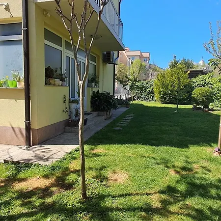 Tamara With Garden And River View - Free Private Parking Bicycle & Motorcycle Garage Apartamento