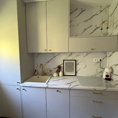 Tamara With Garden And River View - Free Private Parking & Garage *