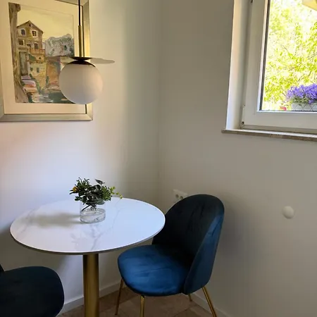 Tamara With Garden And River View - Free Private Parking Bicycle & Motorcycle Garage Apartamento