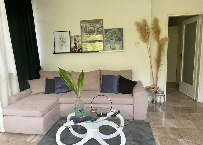 Tamara With Garden And River View - Free Private Parking & Garage Apartmán *